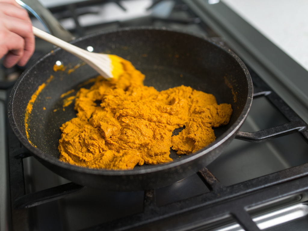 Dr Doug's Golden Paste recipe - Dr Doug's famous Golden Paste recipe has been tried and tested by hundreds of thousands of people and their pets all around the world. Try it yourself - it's quick, cheap and easy.